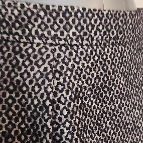 Yves St. Laurent Black and White Patterned Wool Pencil Skirt - Picture 8 of 15